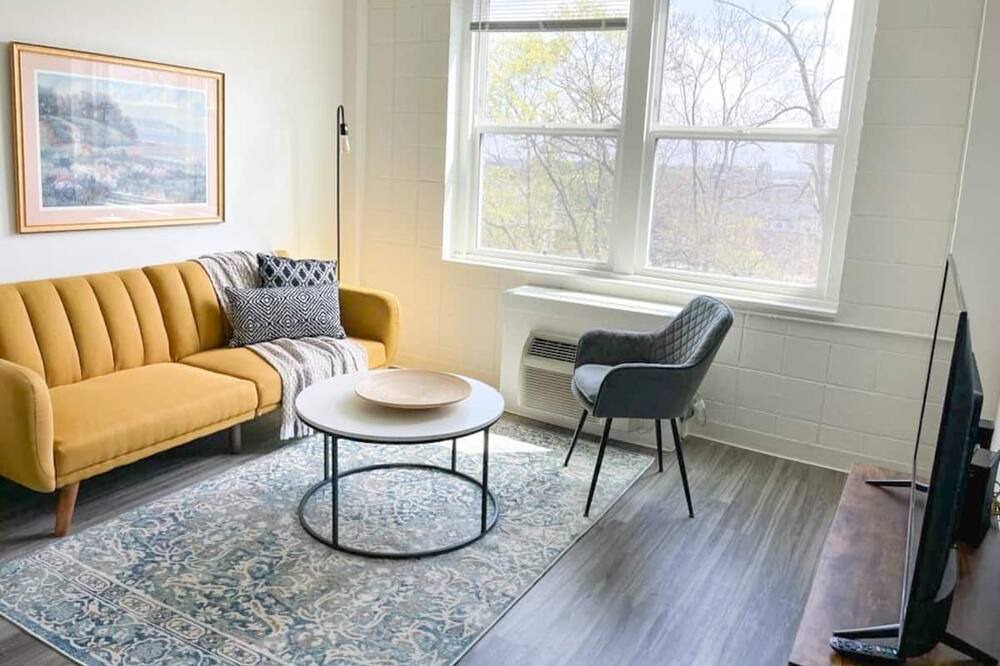 Photo of Livingroom in Walnut Hills