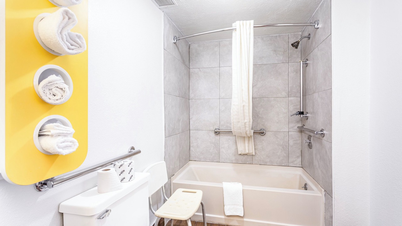 Photo of Bathroom in Summit Station