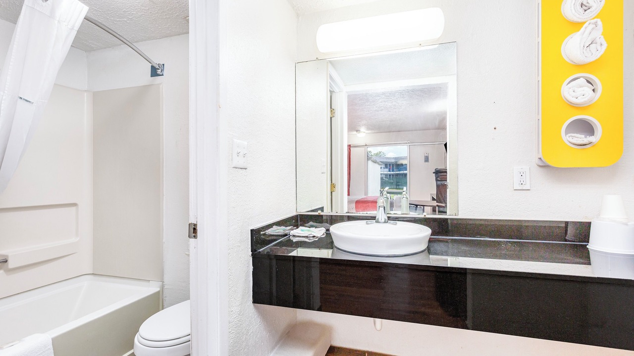 Photo of Bathroom in Summit Station