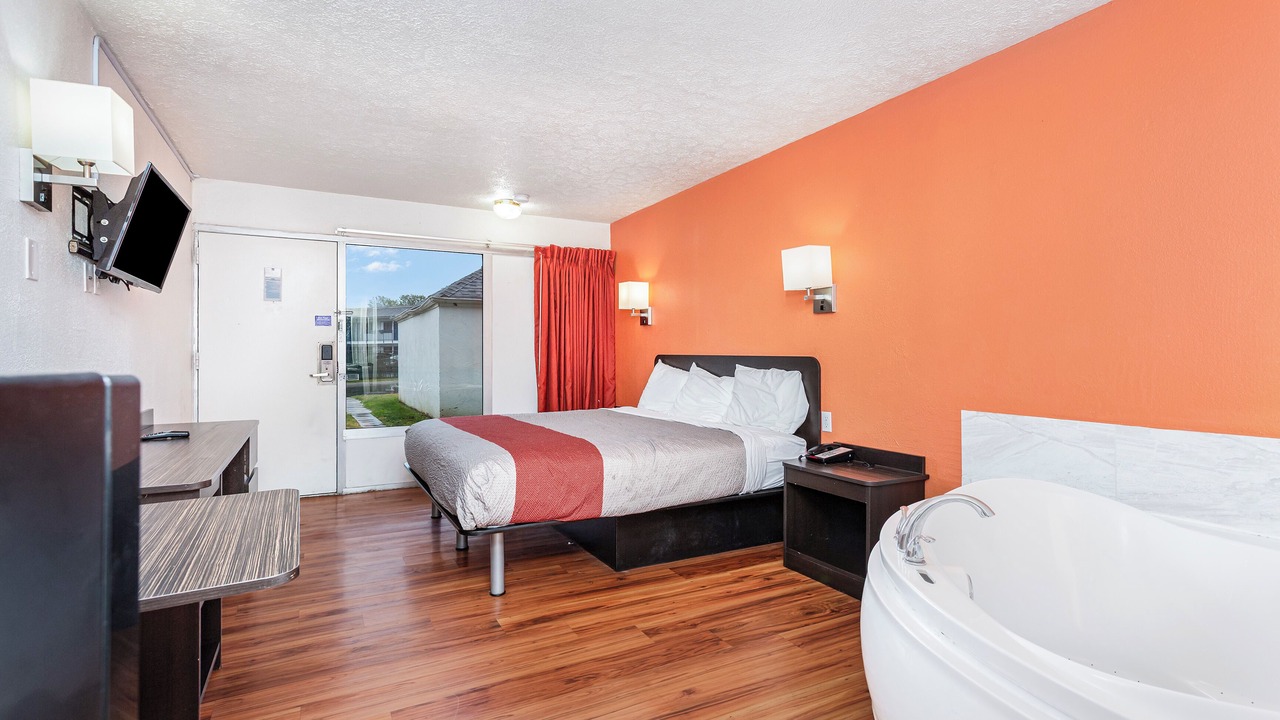 Photo of Bedroom in Summit Station