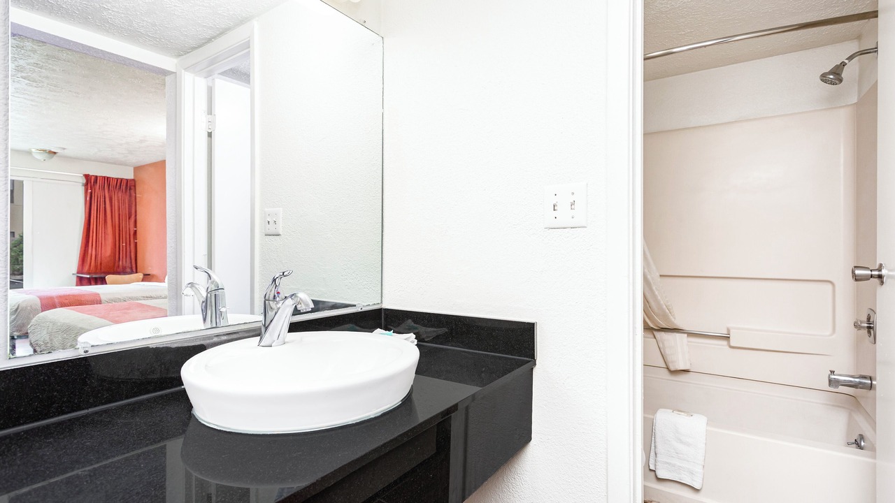 Photo of Bathroom in Summit Station