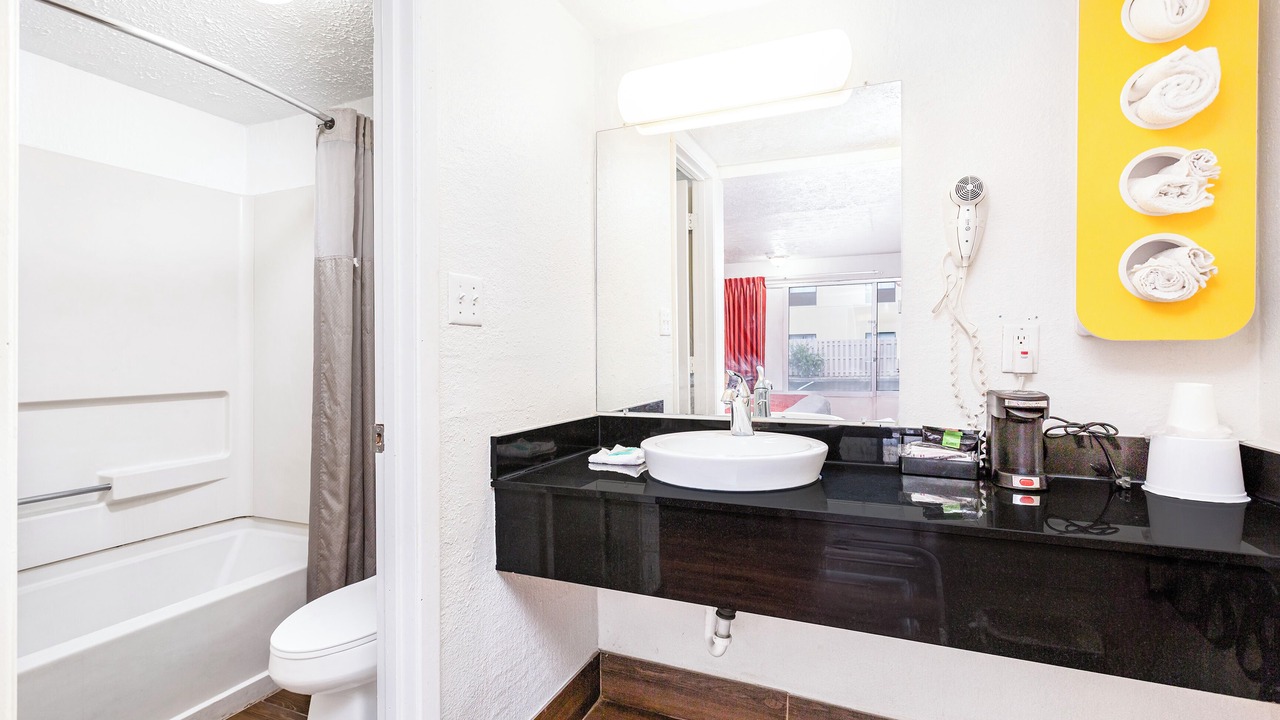 Photo of Bathroom in Summit Station
