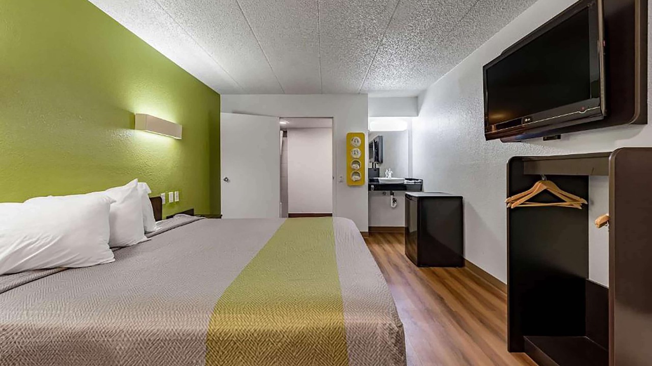 Photo of Bedroom in Roselawn Finance