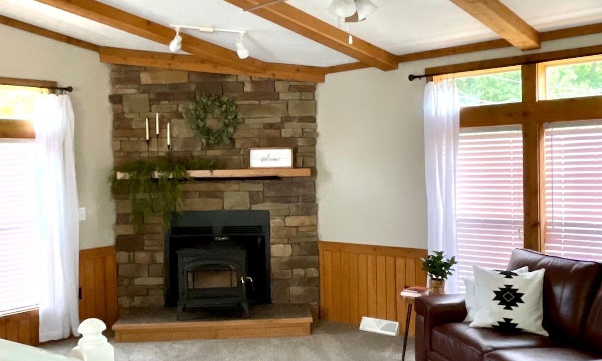 Photo of Livingroom in Beach City