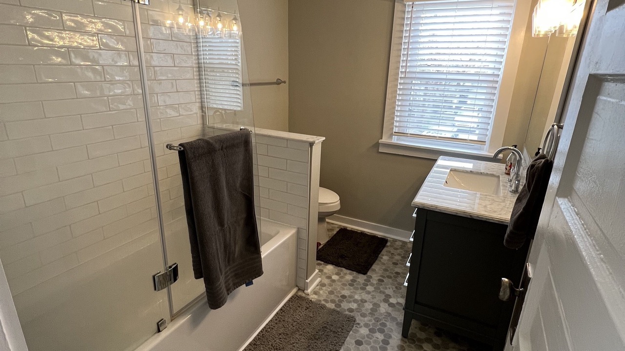 Photo of Bathroom in Weinland Park