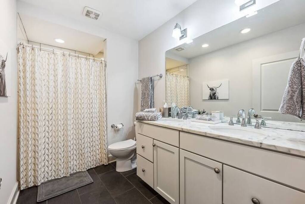 Photo of Bathroom in Short North
