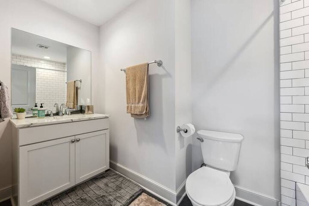 Photo of Bathroom in Short North