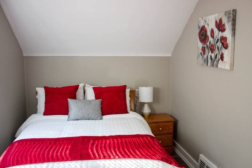Photo of Bedroom in West Akron