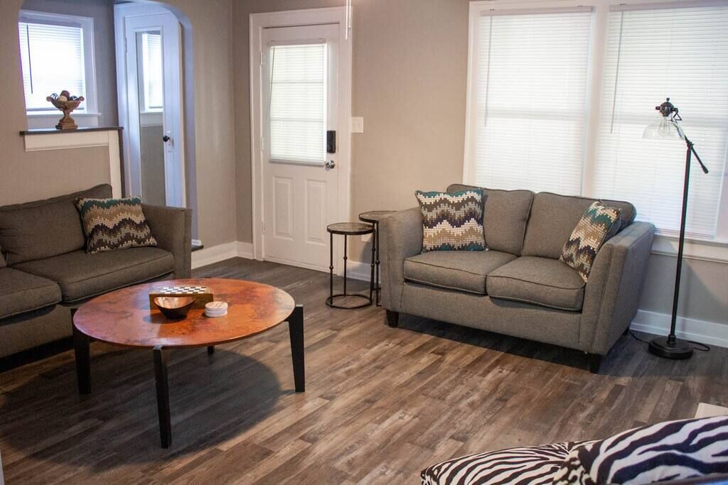 Photo of Livingroom in West Akron