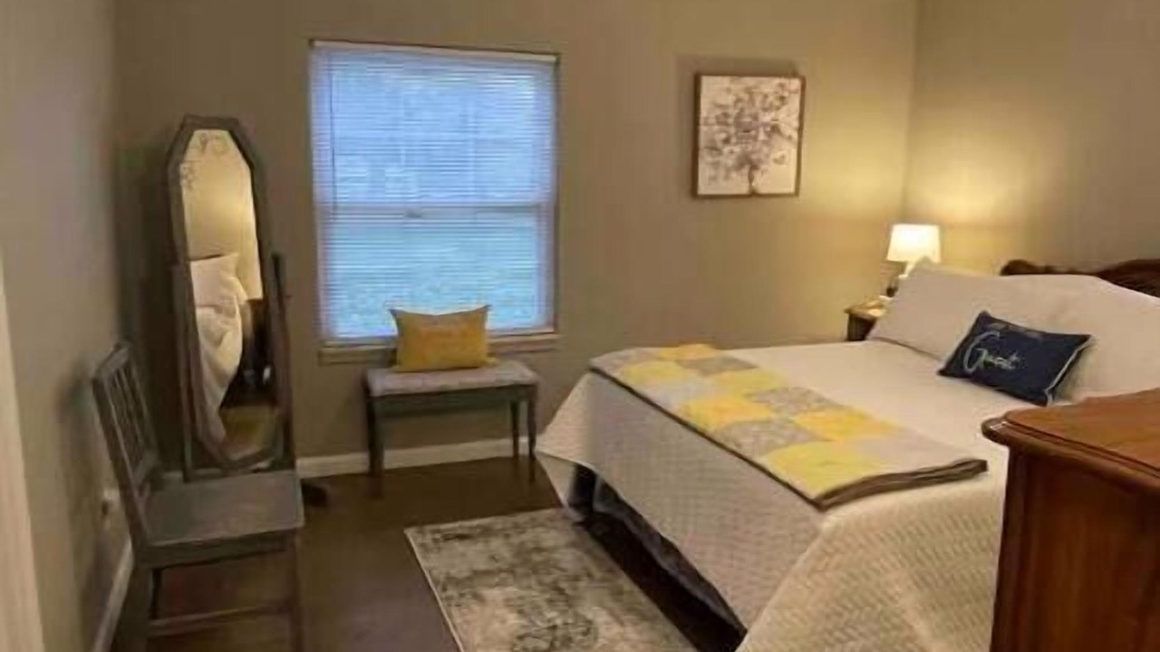 Photo of Bedroom in Beverly