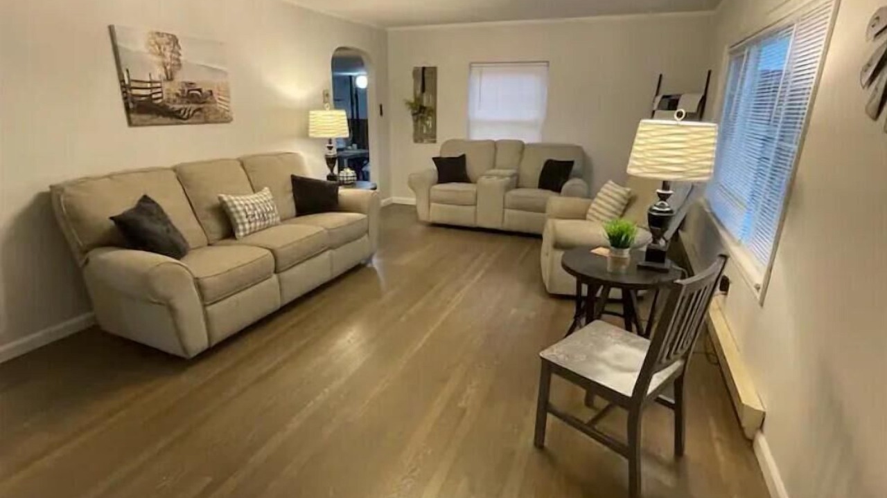 Photo of Livingroom in Beverly