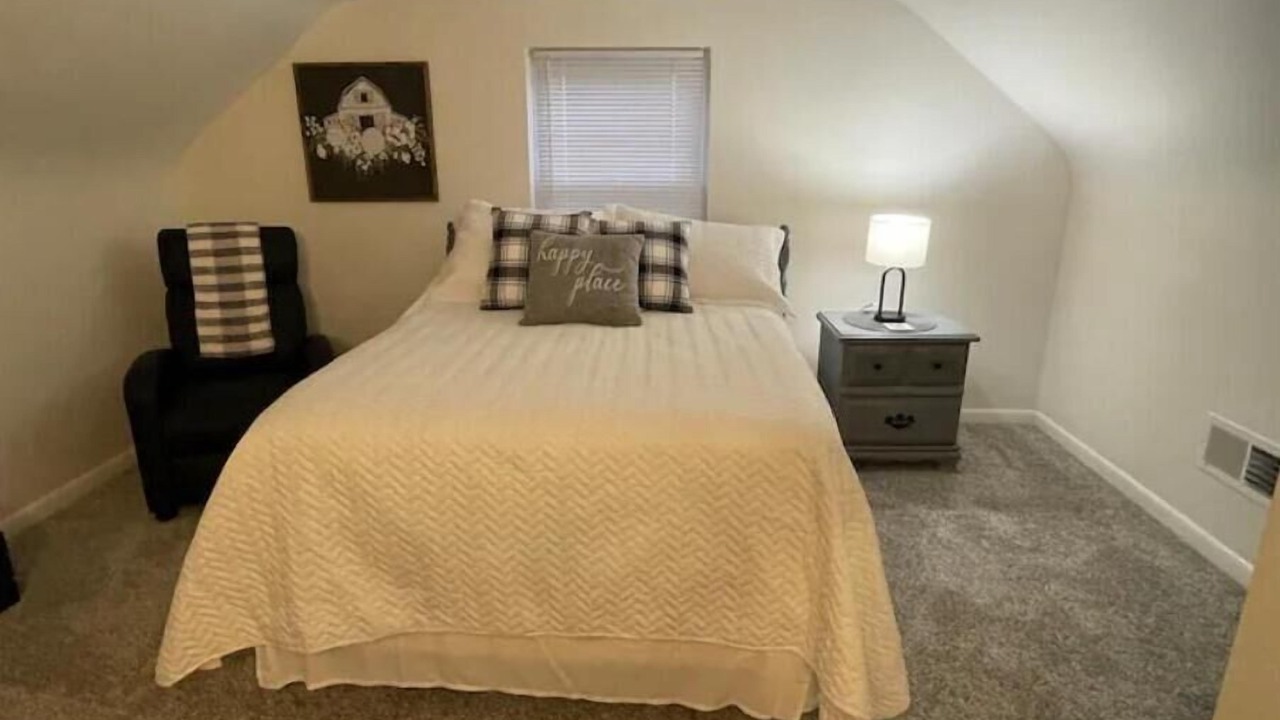 Photo of Bedroom in Beverly