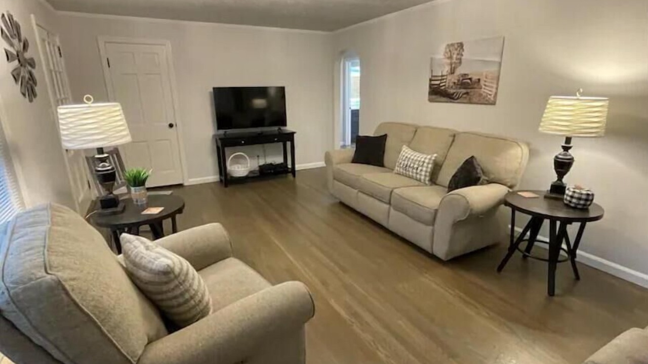 Photo of Livingroom in Beverly