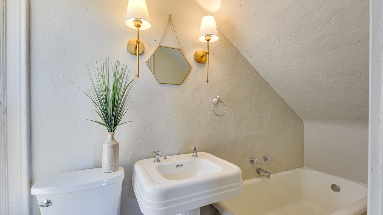 Photo of Bathroom in Near East Columbus