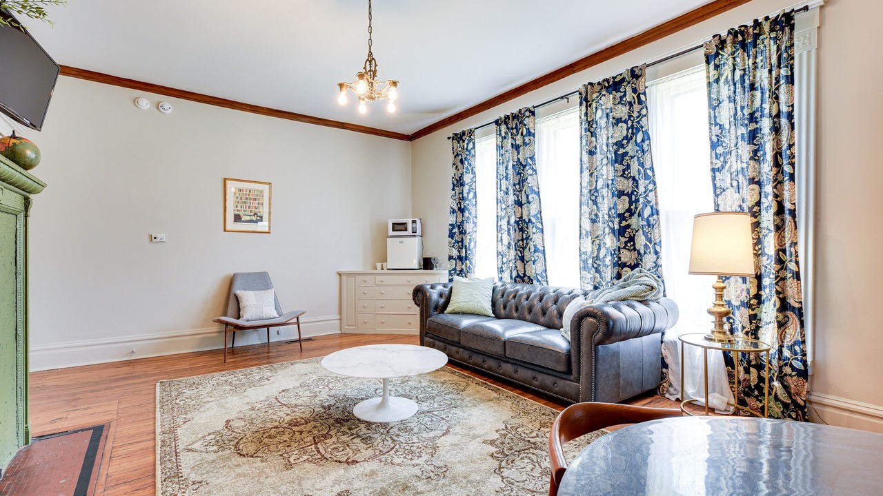 Photo of Livingroom in Near East Columbus