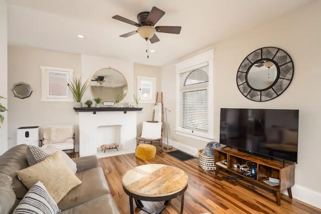 Photo of Livingroom in Victorian Village