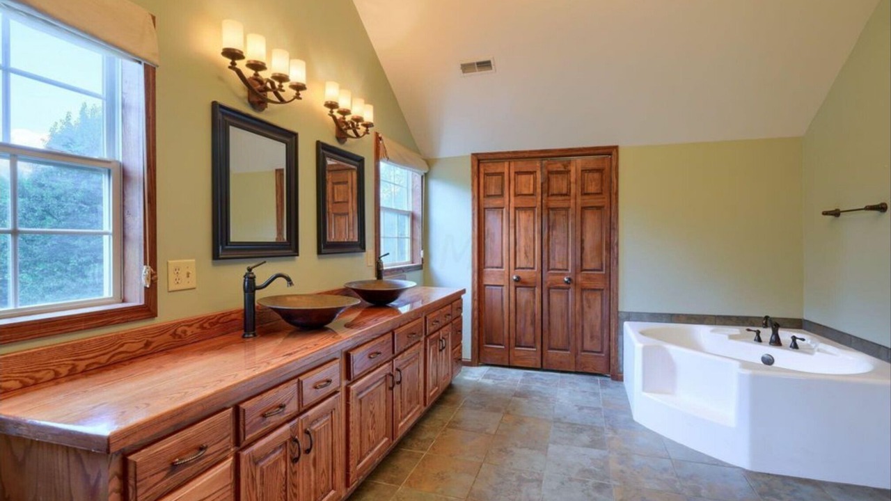 Photo of Bathroom in McArthur