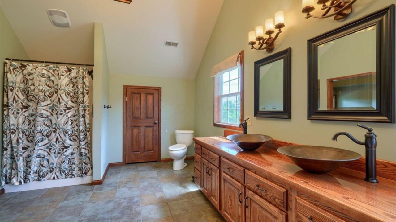Photo of Bathroom in McArthur
