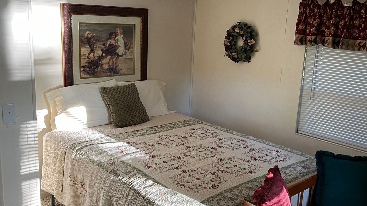 Photo of Bedroom in Senecaville