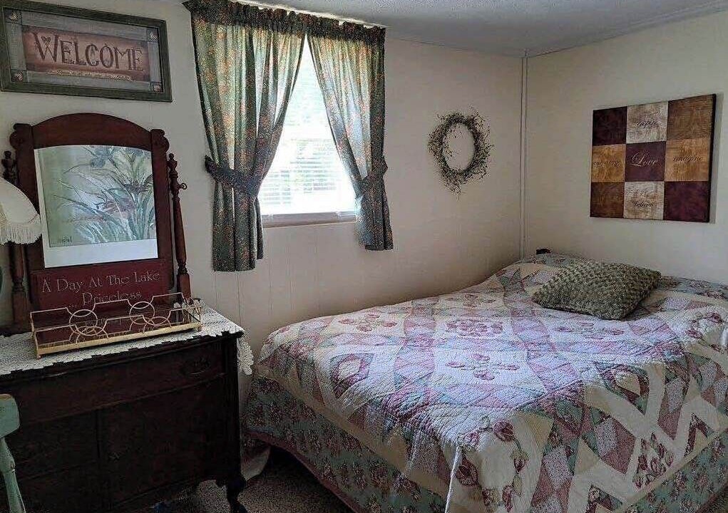 Photo of Bedroom in Senecaville