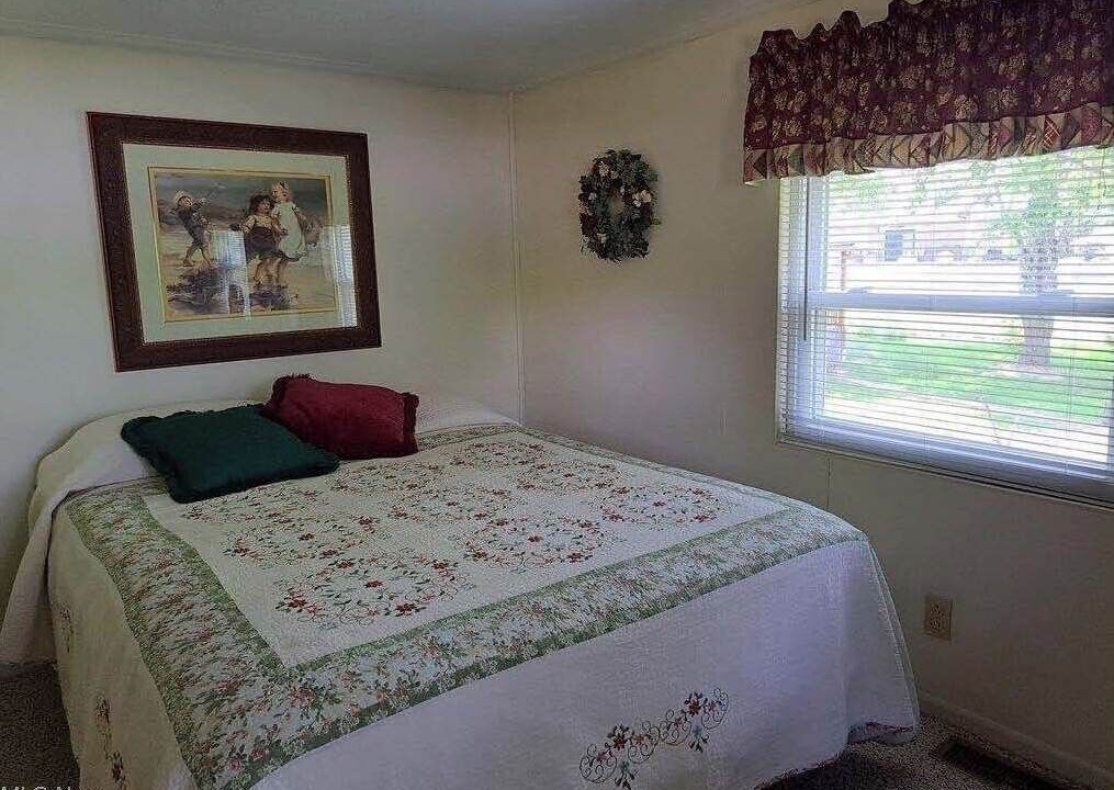 Photo of Bedroom in Senecaville