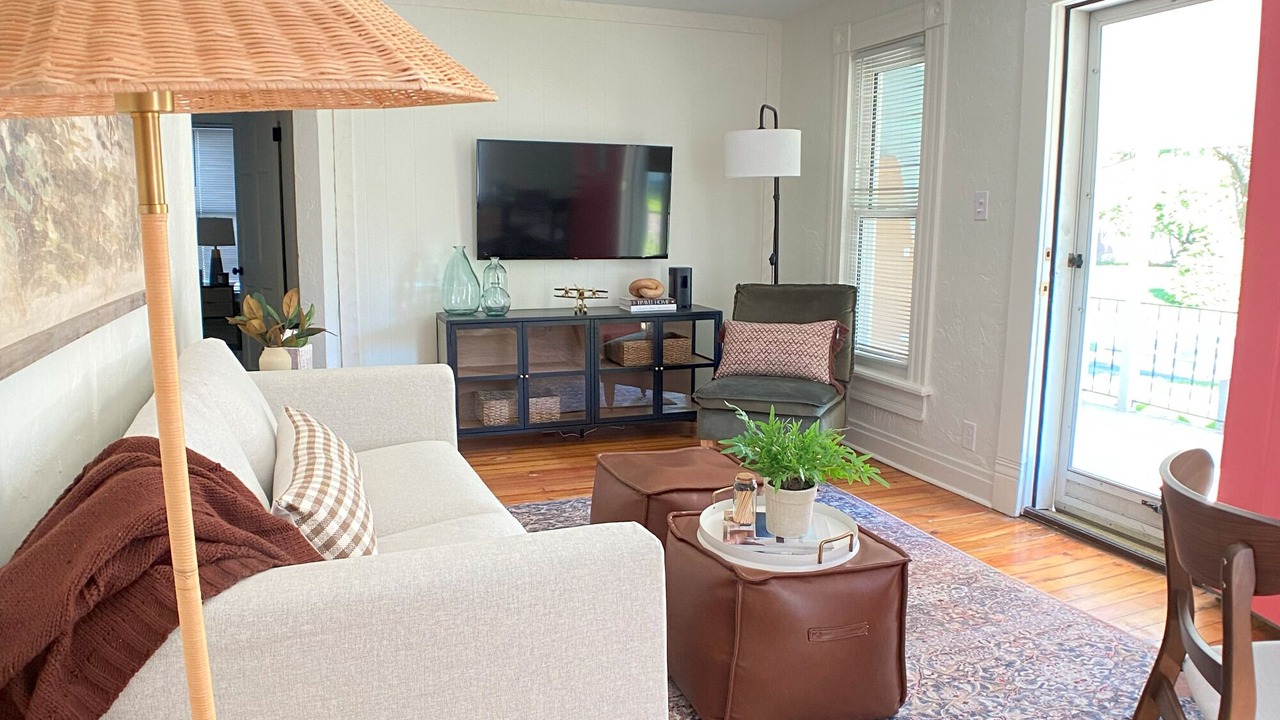 Photo of Livingroom in Sharon Heights