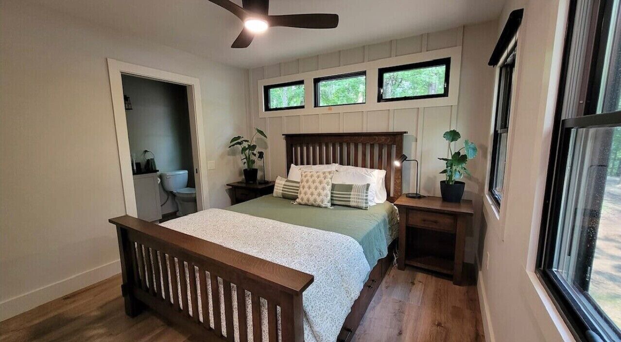 Photo of Bedroom in Cuyahoga Falls