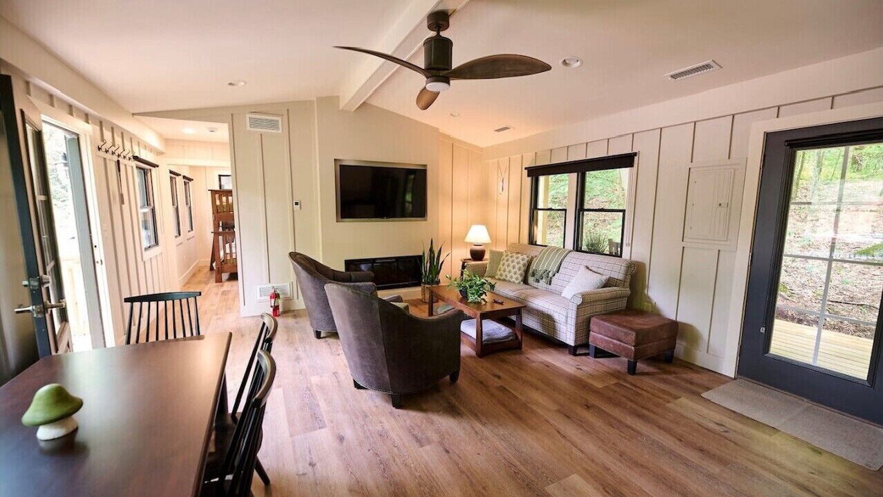 Photo of Livingroom in Cuyahoga Falls