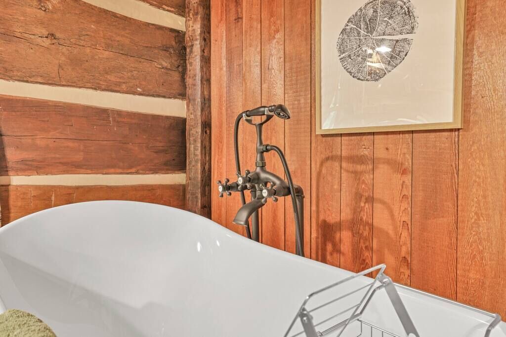 Photo of Bathroom in Glenford