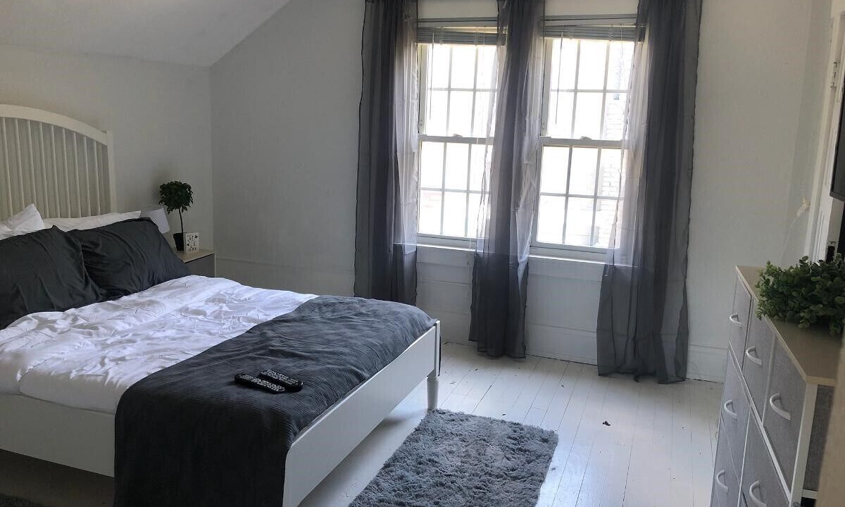 Photo of Bedroom in Roselawn Finance