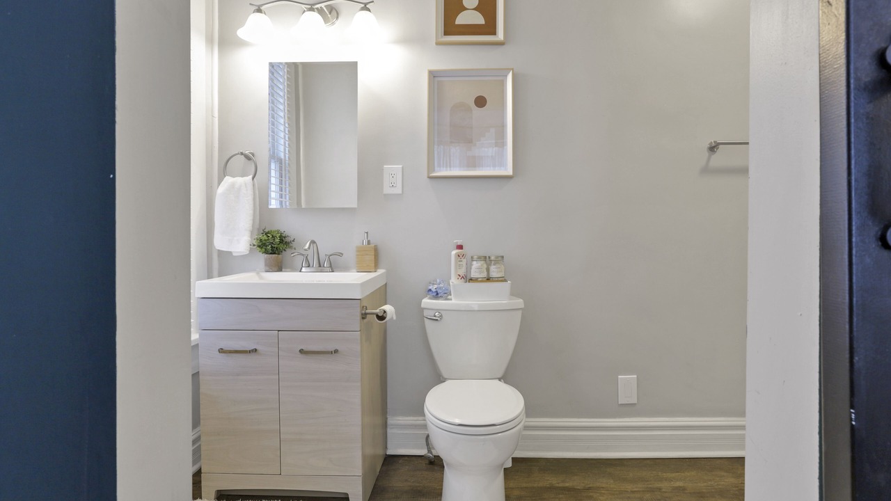 Photo of Bathroom in Livingston Park