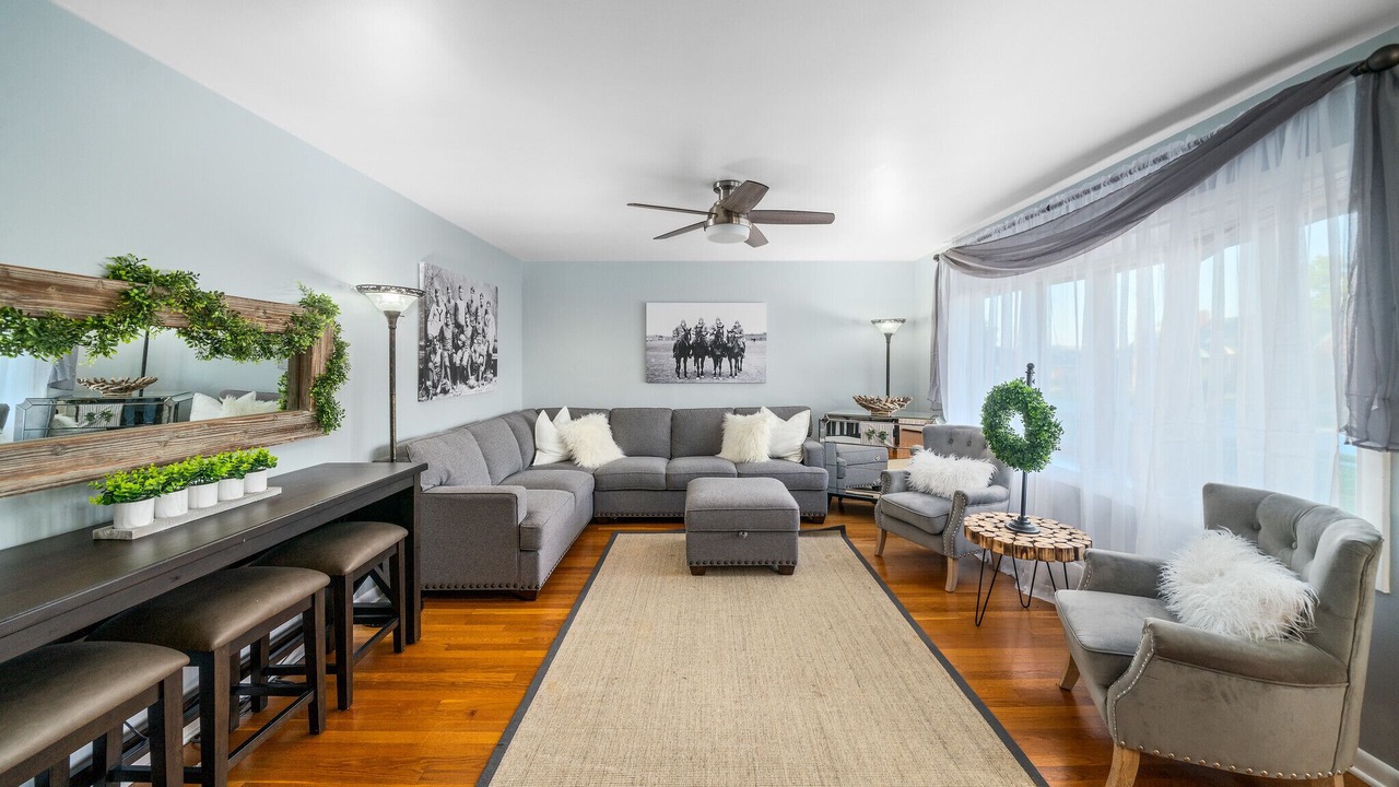 Photo of Livingroom in Canton