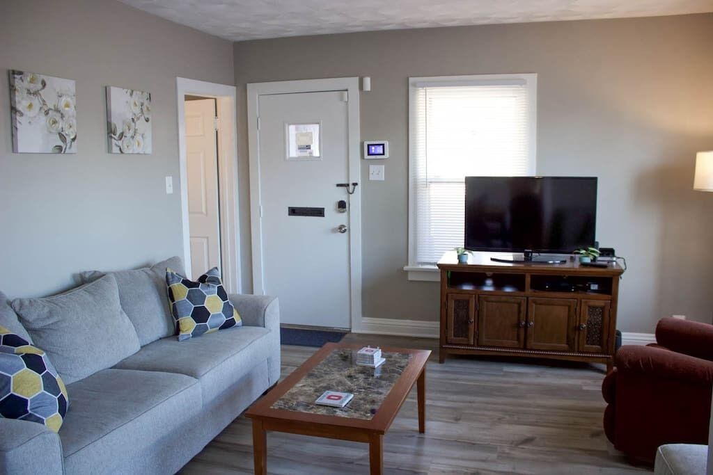 Photo of Livingroom in Akron