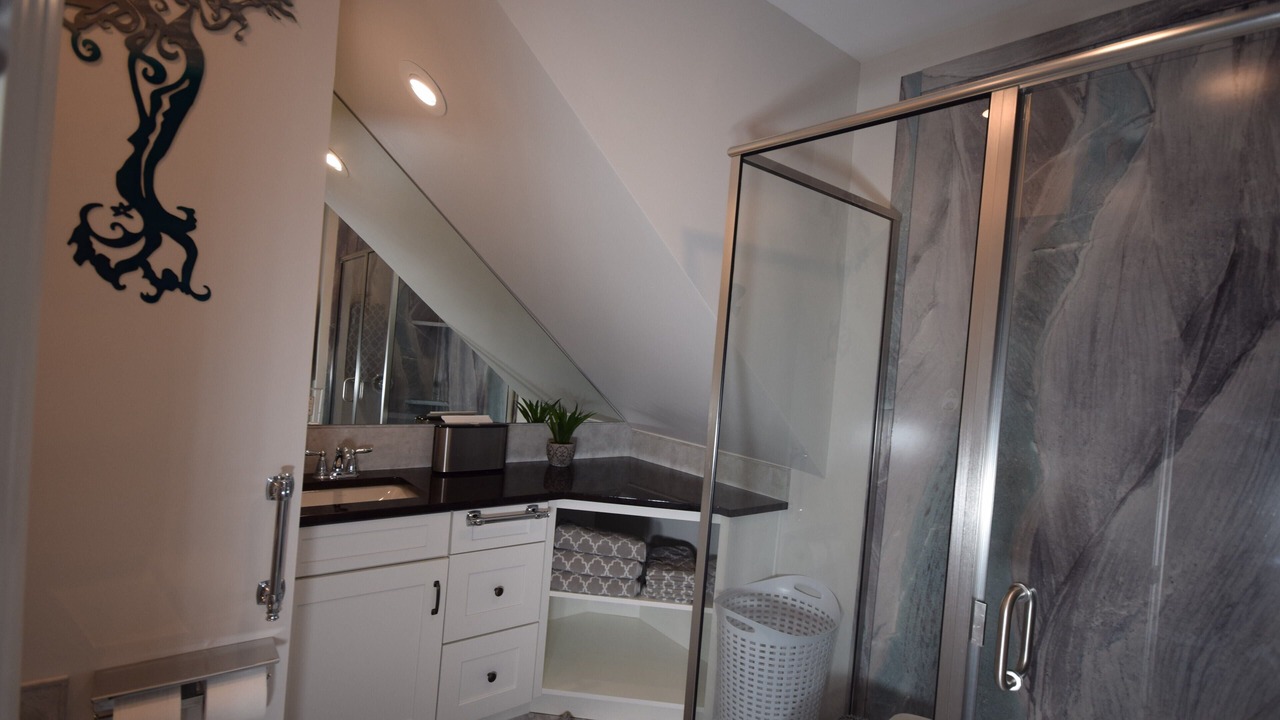 Photo of Bathroom in Lorain
