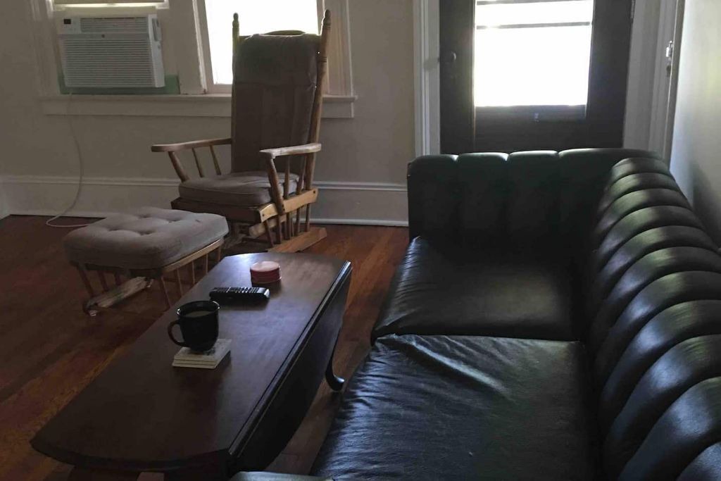 Photo of Livingroom in Detroit - Shoreway