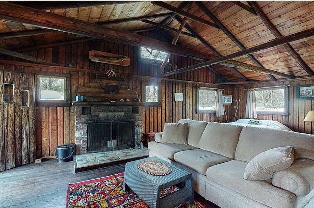 Photo of Livingroom in New Franklin