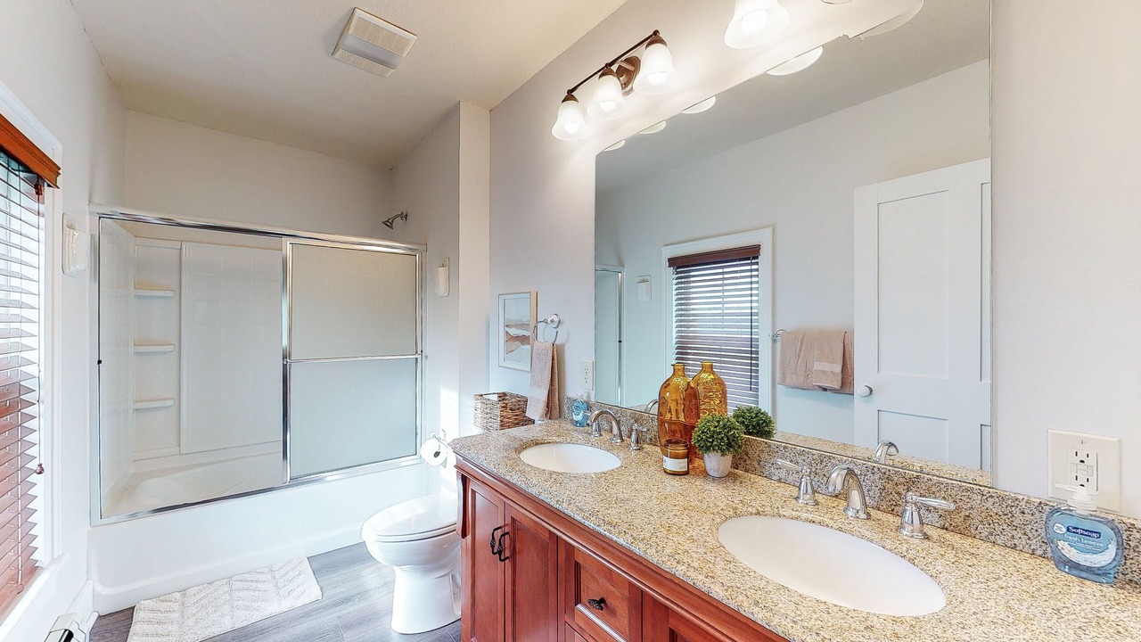 Photo of Bathroom in North Industry