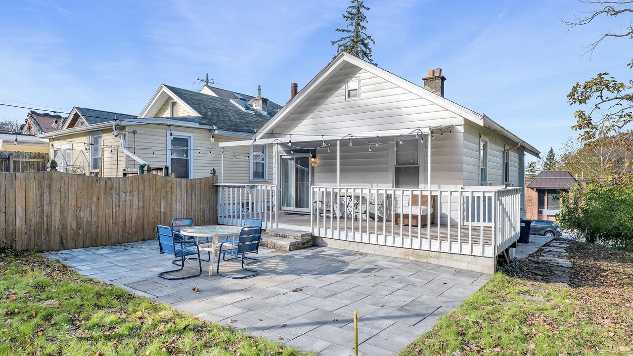 Photo of Outdoor in Roselawn Finance