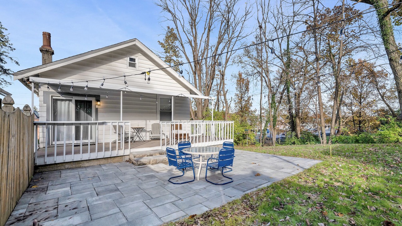 Photo of Outdoor in Roselawn Finance