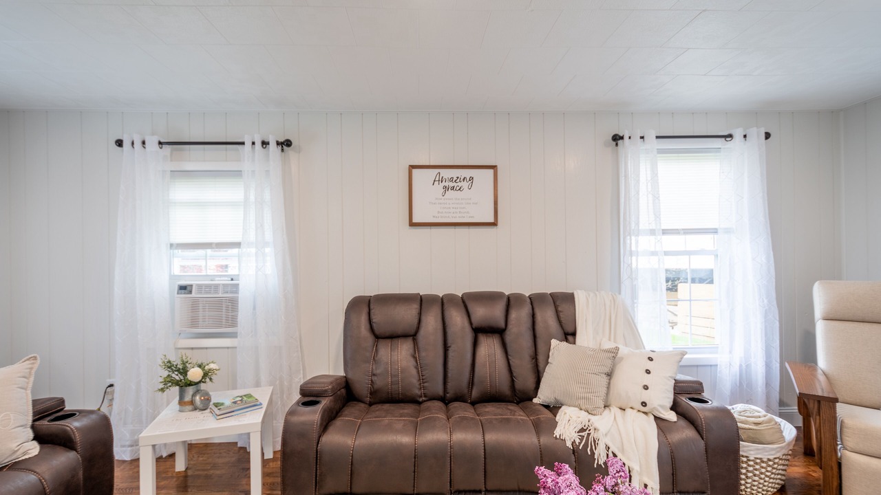 Photo of Livingroom in Winesburg