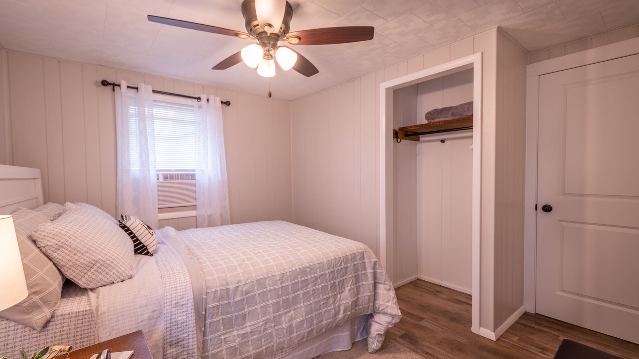 Photo of Bedroom in Winesburg