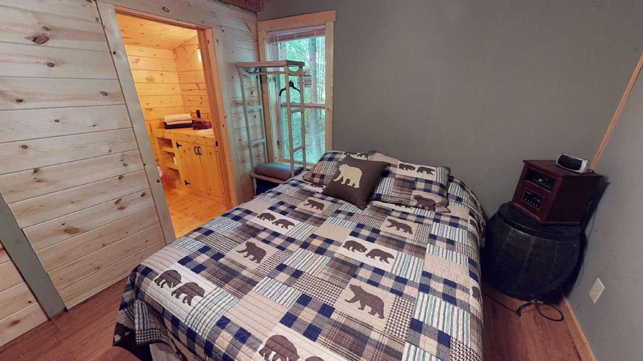 Photo of Bedroom in Nelsonville