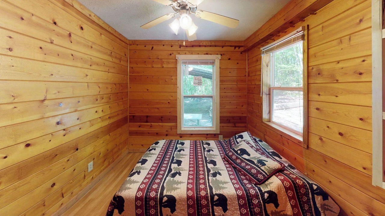 Photo of Bedroom in Nelsonville