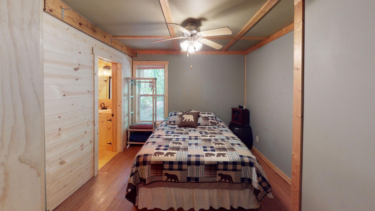 Photo of Bedroom in Nelsonville