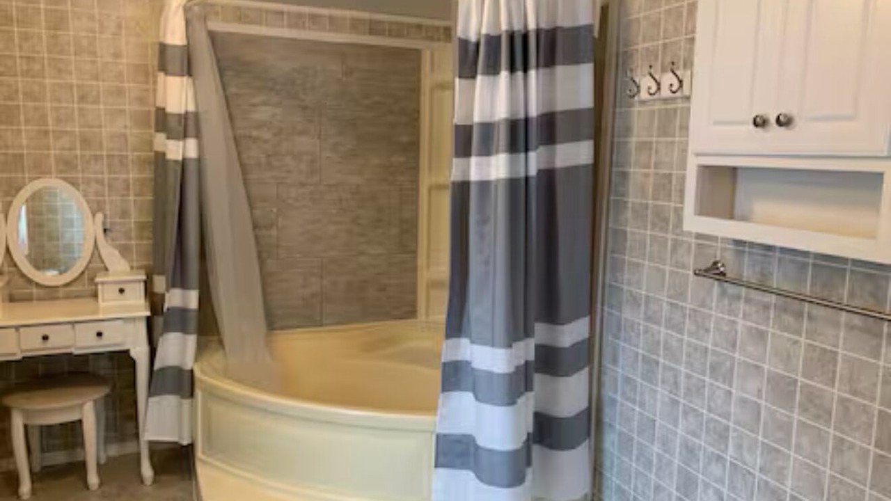 Photo of Bathroom in Nelsonville
