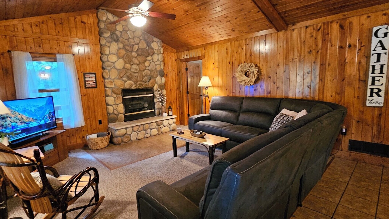 Photo of Livingroom in Sugar Grove