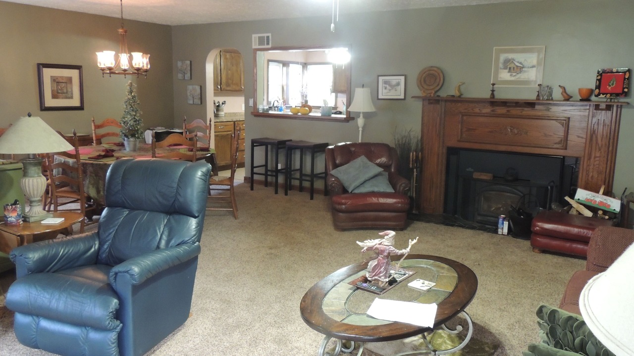 Photo of Livingroom in Northwest Akron