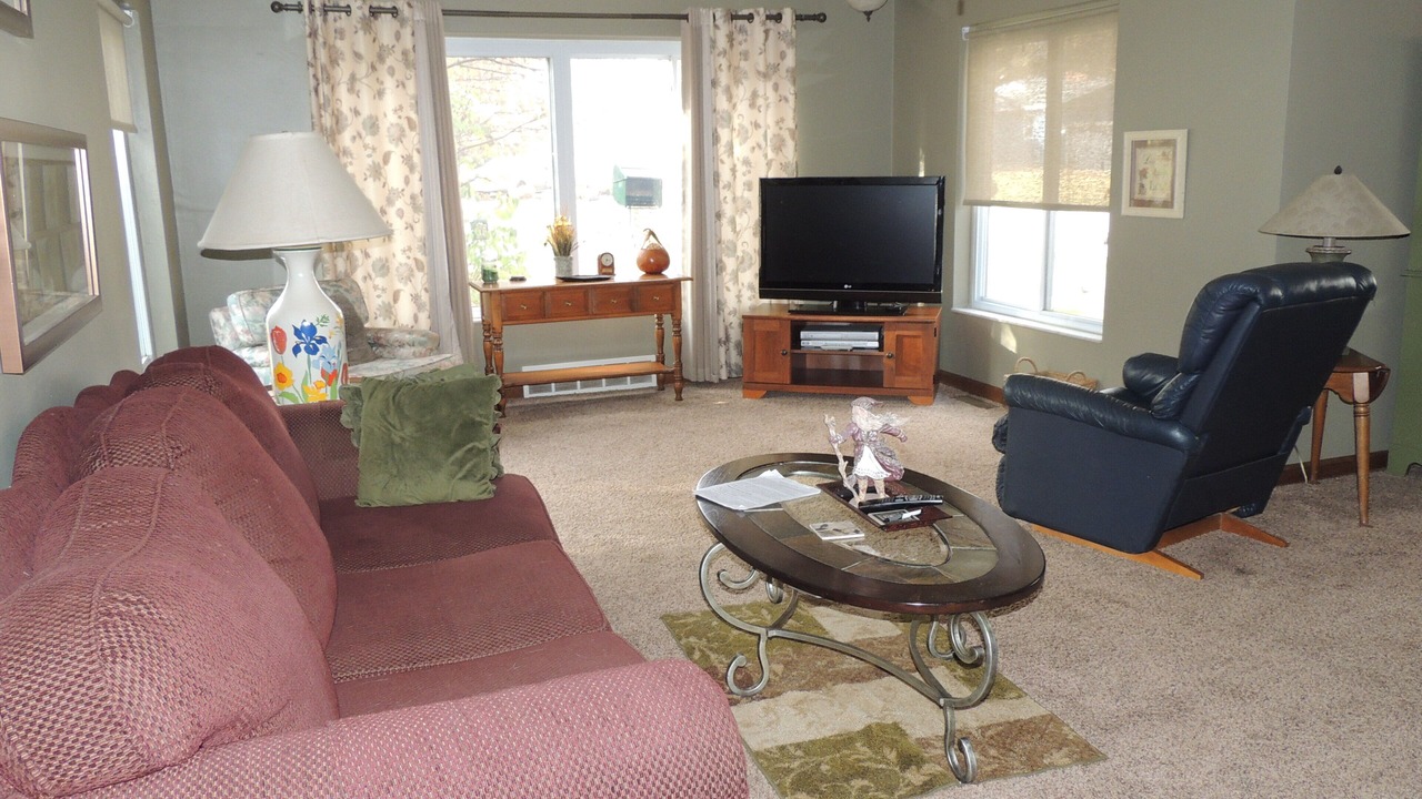 Photo of Livingroom in Northwest Akron