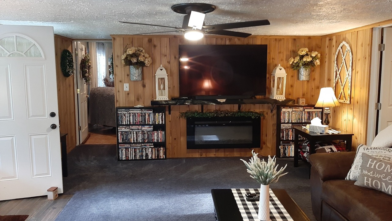 Photo of Livingroom in Quaker City