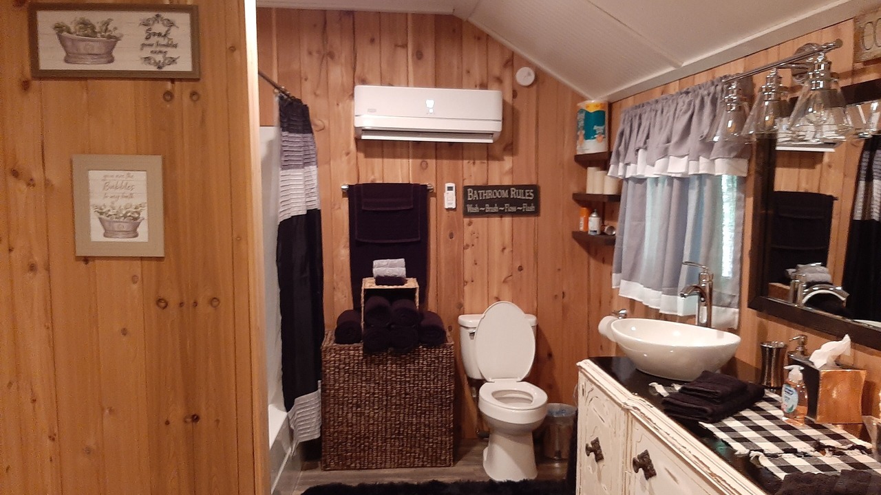 Photo of Bathroom in Quaker City